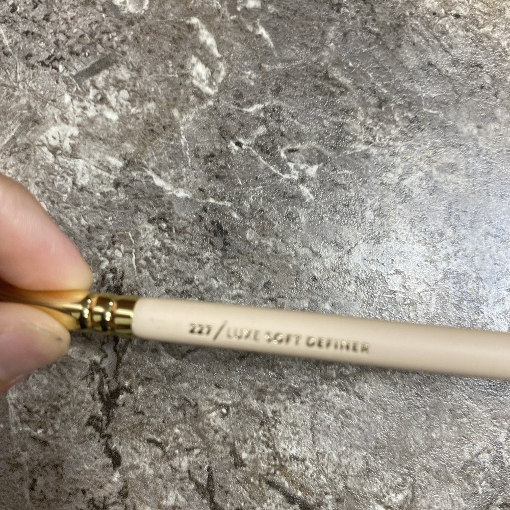 ZOEVA 227 Luxe Soft Definer Screen Queen Makeup Brush - Picture 2 of 5
